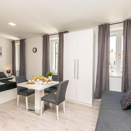 Apartments And Rooms Adriatic Suites 希贝尼克 外观 照片