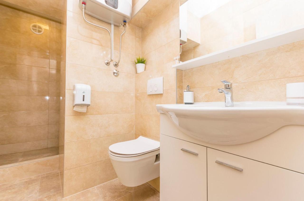 Apartments And Rooms Adriatic Suites 希贝尼克 外观 照片