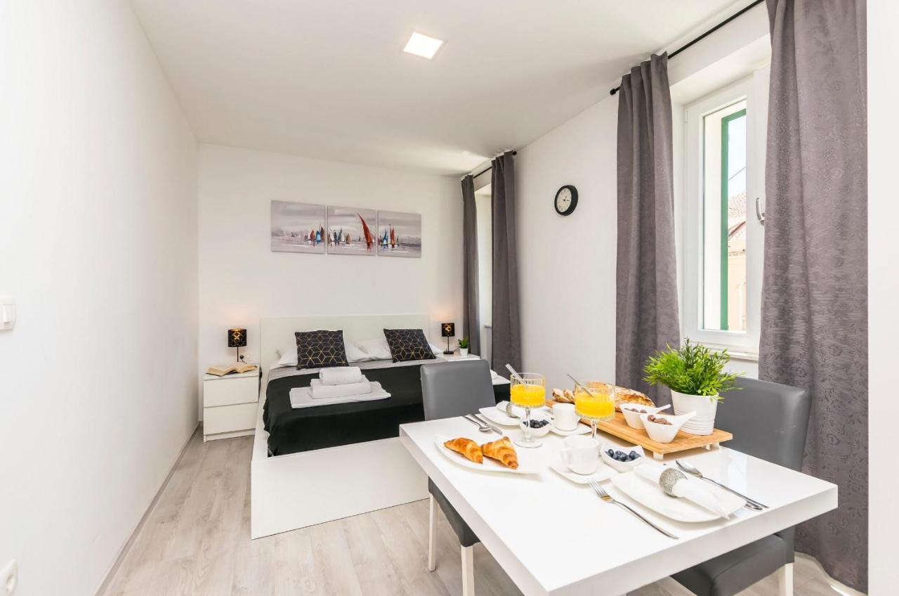 Apartments And Rooms Adriatic Suites 希贝尼克 外观 照片